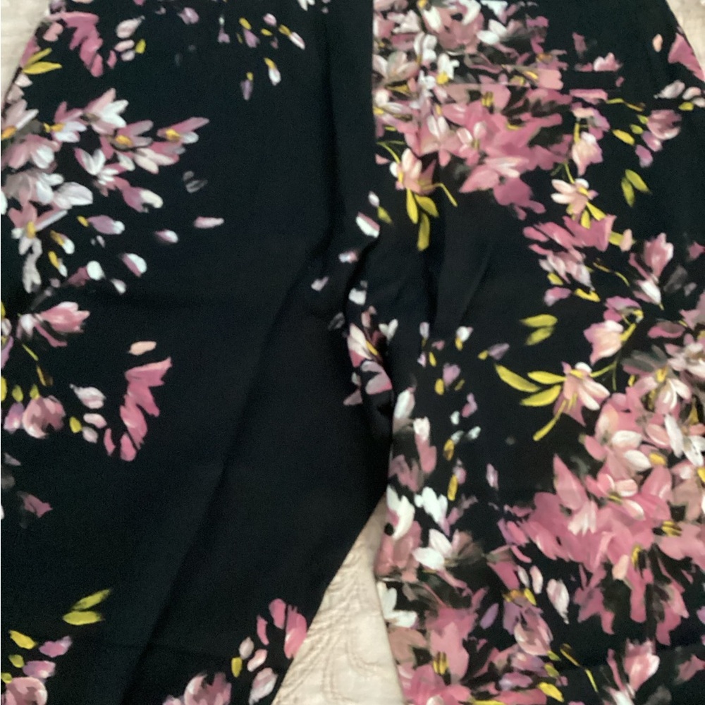 Escada Black Pants with‎ Pink Floral Design size 6  EU 36 beautiful fabric